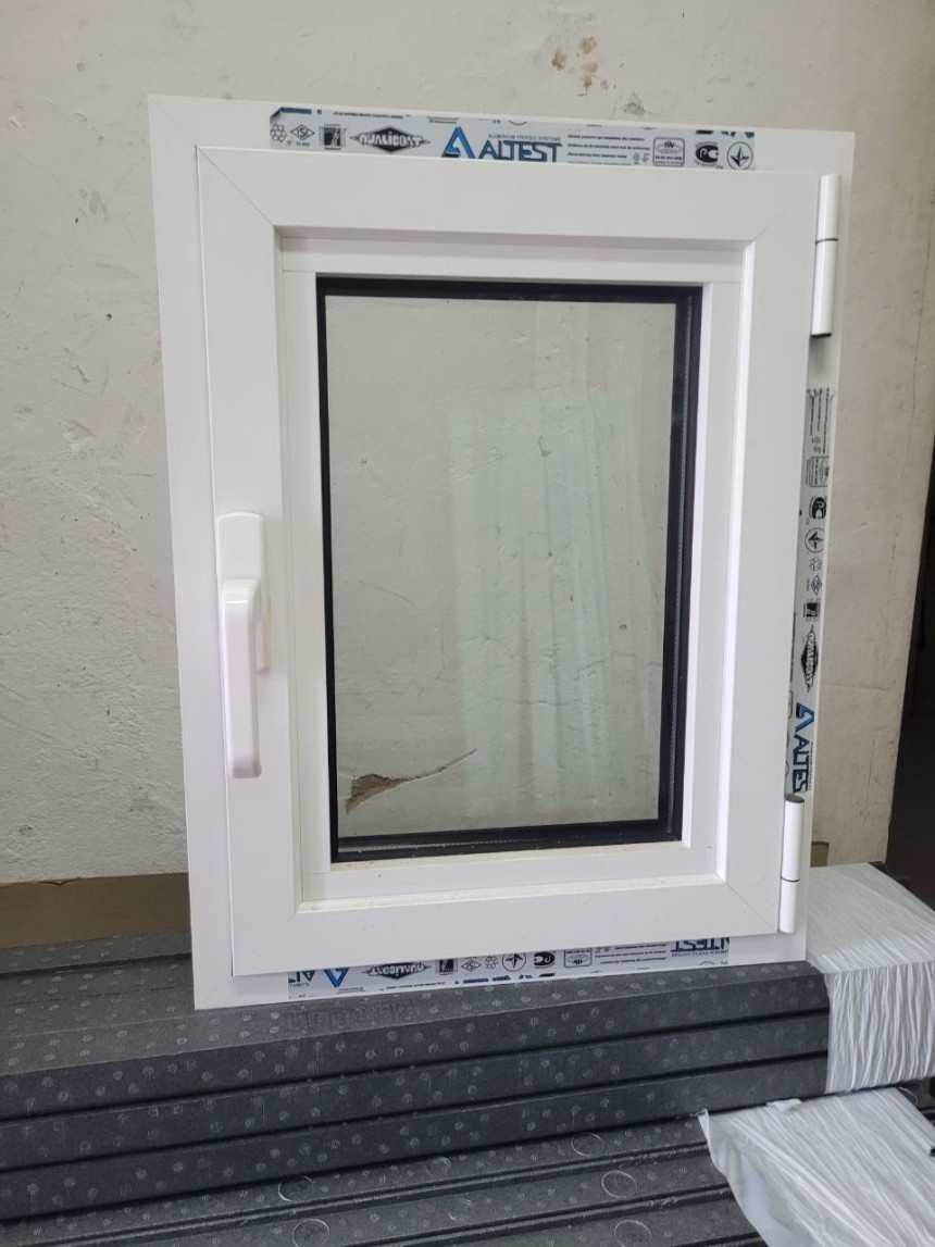 Двері ALTEST відкривання всередину,біла (комплектация: Базовая + армир. дуг) 4-12-4-8-4 Поворот